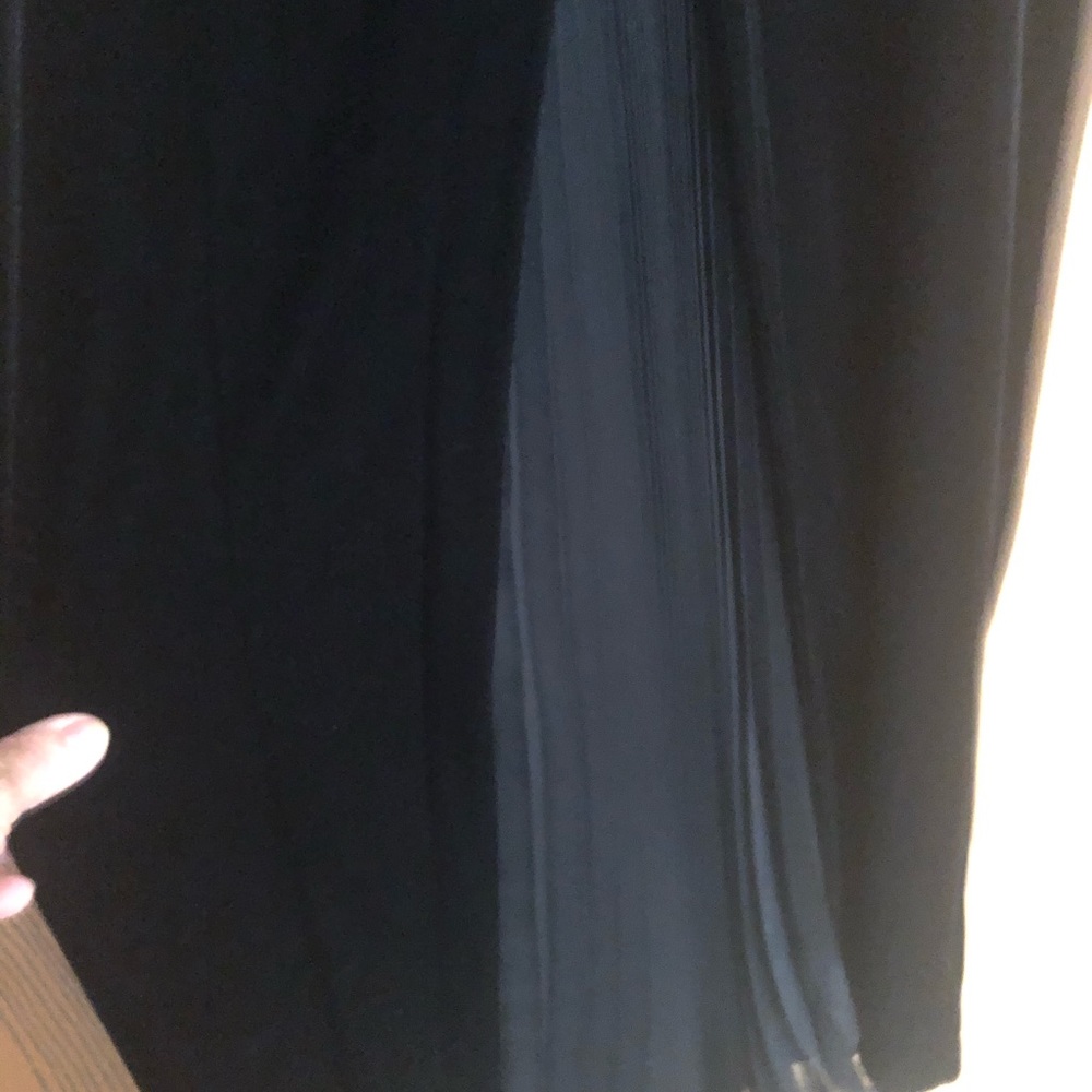 Dresses - Picture 7 of 9